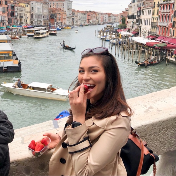 Meet your Posher, Julia - Picture 1 of 1